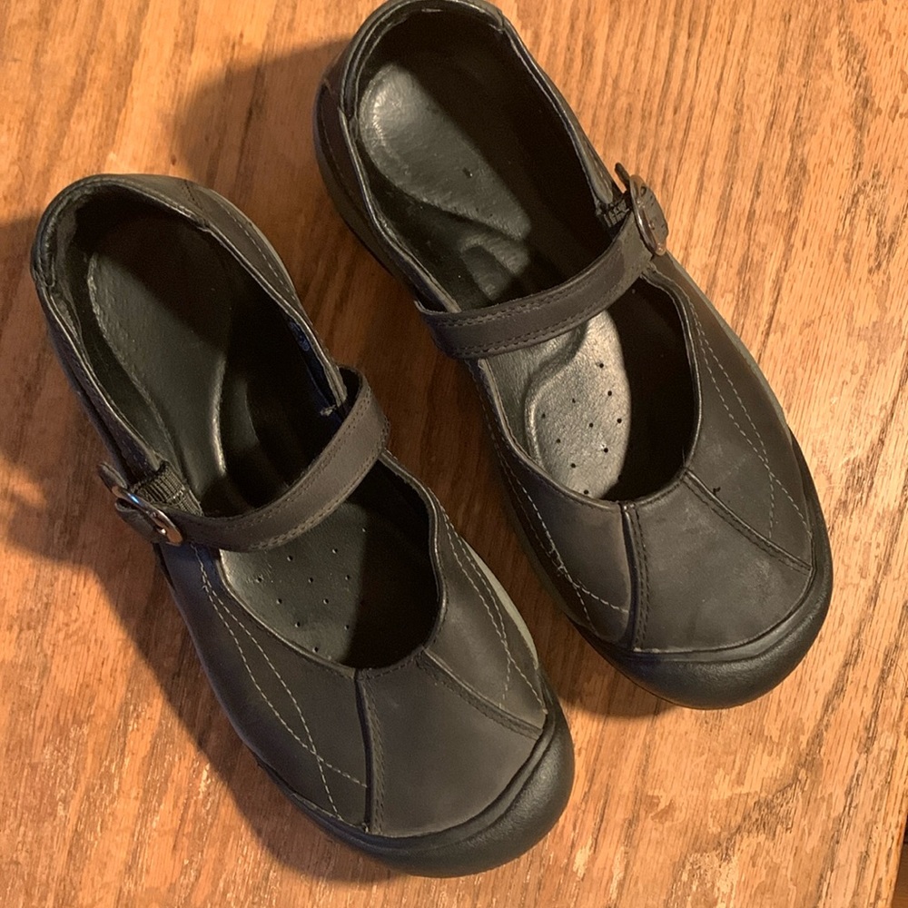 KEEN size 9.5 black Mary Jane